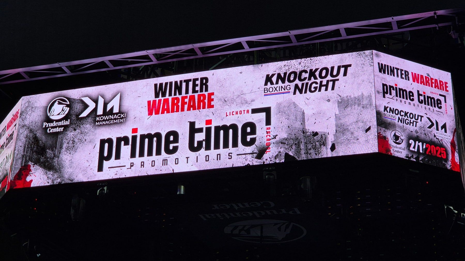 Grafiki Winter Warfare na telebimie w Prudential Center